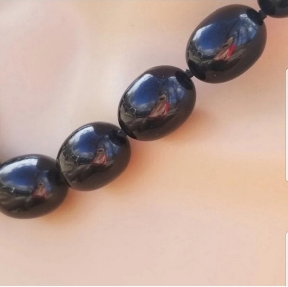 TRIFARI VINTAGE 80s BLACK BEADED FASHION NECKLACE - Picture 2 of 3